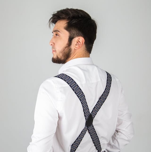 Les bretelles à motif : style masculin moderne